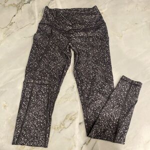 Athleta salutation stash pocket leggings